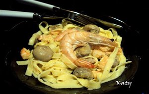 Tallarines Frescos  Con Salmón Y Gambas
