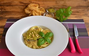 Tagliatelle Con Merluza Y Salsa Pesto
