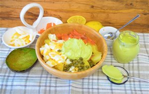 Ensalada De Patatas Con Salmón Ahumado Y Mayonesa De Aguacate
