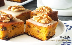 Bizcocho De Calabaza, Nueces Y Galletas
