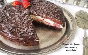 Tarta De Fresas Con Nata Y Chocolate
