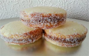 Alfajores De Maicena Y Dulce De Leche.
