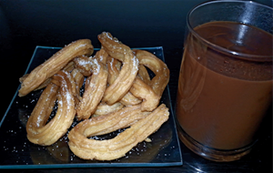 Churros Con Chocolate Típicos De España.
