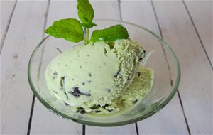 Helado De Menta Y Chocolate.
