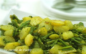 Espárragos Verdes Con Patatas Al Horno
