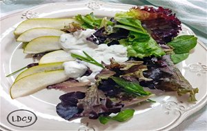 Ensalada De Peras Al Roquefort/ Pears Salad With Roquefort Cheese
