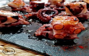 Pulpo Al Horno Con Patatas Violeta
