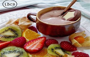 Crema De Queso Y Chocolate Con Frutas/ Cheese And Chocolate Cream With Fruits
