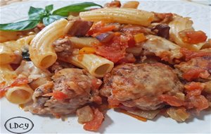 Tortiglioni Con Albondigas Y Berenjenas
