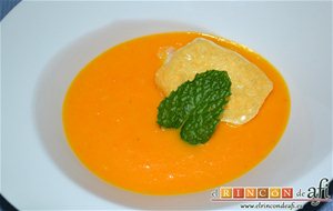 Crema De Calabaza Y Zanahorias Con Queso De Cabra