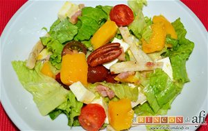 Ensalada Con Vegetales, Pollo, Bacon Y Queso