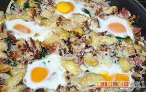 Frittata Con Papas, Setas Variadas, Espinacas, Codillo, Queso Gruyère Y Huevos Al Horno