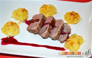 Magret De Pato Con Papas Parisinas Y Salsa De Cerezas