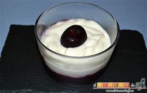 Vasitos De Mascarpone Con Culís De Cerezas