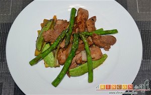 Wok De Secreto Ibérico Con Verduras Al Estilo Asiático