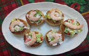 Volavanes Rellenos De Ensalada Fresca De Marisco
