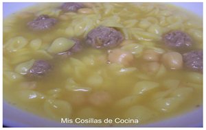 Sopa De Caldo Con Pelotitas Y Garbanzos
