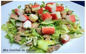 Ensalada De Atún Y Palitos De Cangrejo Con Vinagreta De Naranja
