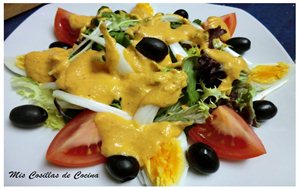 Ensalada Con Salsa De Frutos Secos Y Tomate
