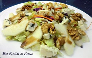 Ensalada De Peras Con Roquefort Y Nueces
