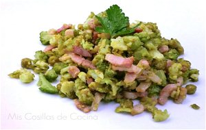 Migas De Romanesco Con Guisantes Y Beicon
