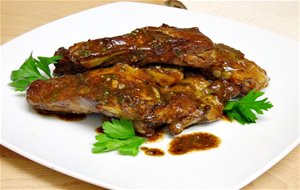 Costillas De Cerdo Con Salsa De Perejil Y Limón
