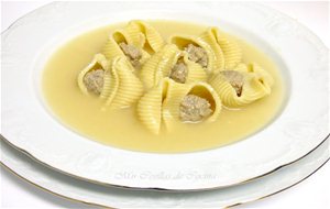 Sopa De Galets Rellenos
