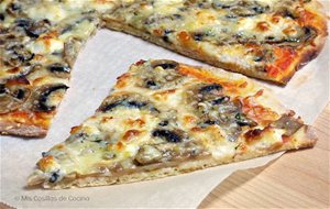 Pizza De Champiñones Y Quesos
