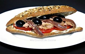 Bocadillo De Atún Y Anchoas
