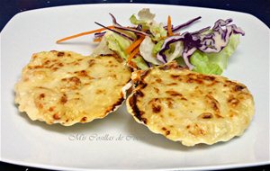 Conchas De Pescado Y Gambas
