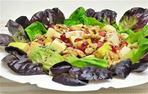 Ensalada Con Fruta, Nueces Y Queso
