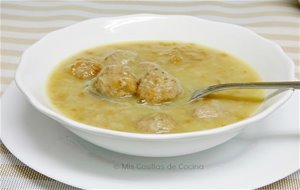 Sopa Torrada Amb Mandonguilles ( Sopa De Pan Tostado Con Albóndigas)
