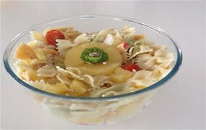 Ensalada De Pasta Amenizada Con Salsa De Yogurt
