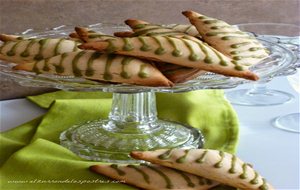 Galletas Con Mazapán Y Glasa De Té Matcha
