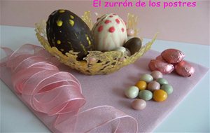 Huevos De Pascua En Nido De Caramelo
