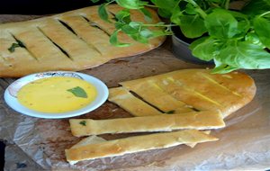 Palitos De Pão Com Manteiga De Alho E Manjericão
