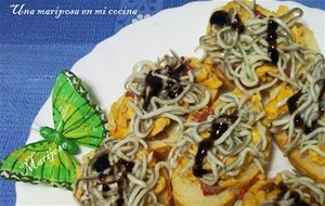 Tostas De Revuelto Y Gulas Al Ajillo
