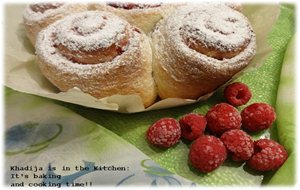 Roulés À La Cannelle Et À La Confiture De Framboise / Raspberry Jam Cinnamon Rolls / Espirales De Canela Y Mermelada De Frambuesa
