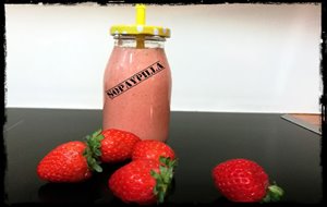 Batido De Fresas, Plátano Y Piña
