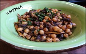 Garbanzos Salteados Con Setas Y Morcilla
