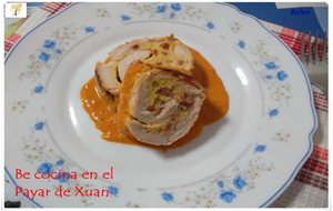 Rollo De Pavo Con Salsa De Pimientos
