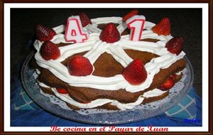 Tarta De Choco Y Nata Con Fresas
