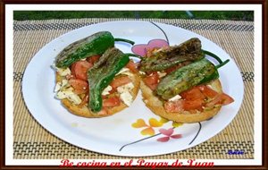 Tostadas Al Ajo Con Verdura Y Queso Afuega&#180;l Pitu 
