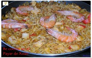 Fideua De Salmón Y Gambas
