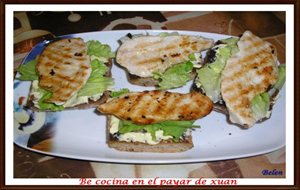 Tosta Con Escalopines De Pollo Marinados Y Mahonesa De Mostaza   
