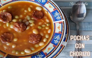 Pochas Con Chorizo
