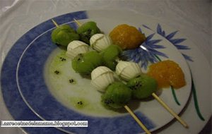 Receta De Brochetas De Kiwi Con Queso De Burgos
