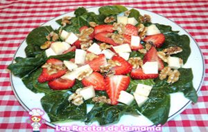 Ensalada De Espinacas Con Fresas Y Frutos Secos
