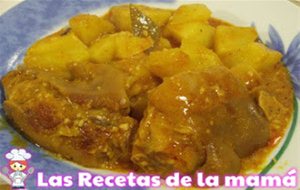 Receta De Manitas De Cerdo En Salsa Con Patatas
