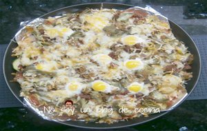 Pizza De Calabacín Con Alcachofas, Tomates Y Huevos De Codorniz
